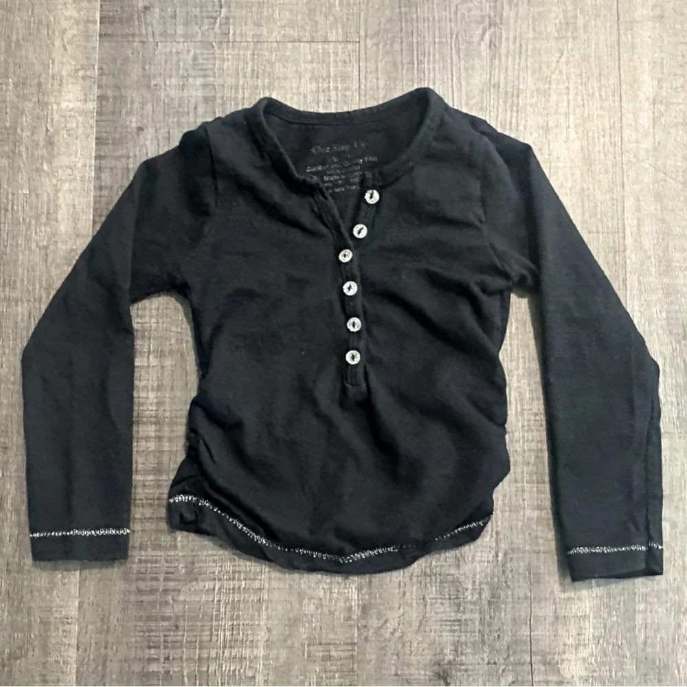 💞 Baby & Toddler Girls Size 2T Black Long Sleeve Ruched Tee Shirt with Buttons
